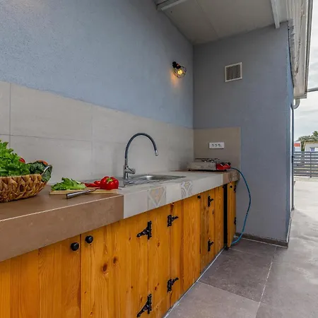 2 Bedroom Beautiful In 別荘 ペロイ