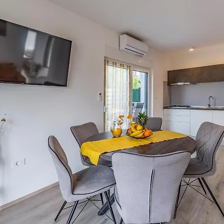 Сasa de vacaciones 2 Bedroom Beautiful In *