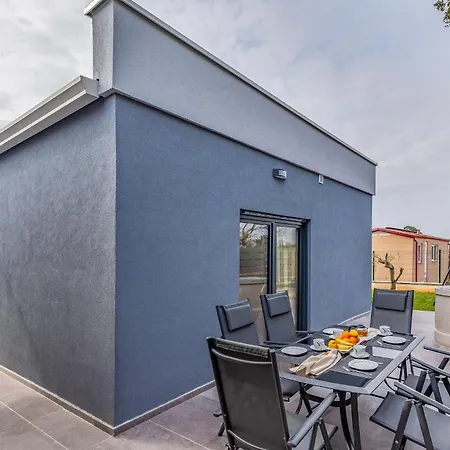 2 Bedroom Beautiful In 別荘 *