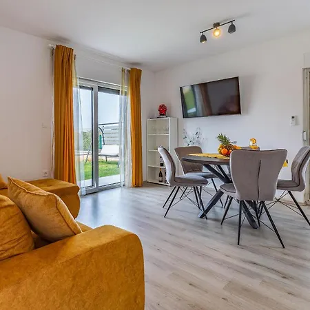 펜션 2 Bedroom Beautiful In 페로이