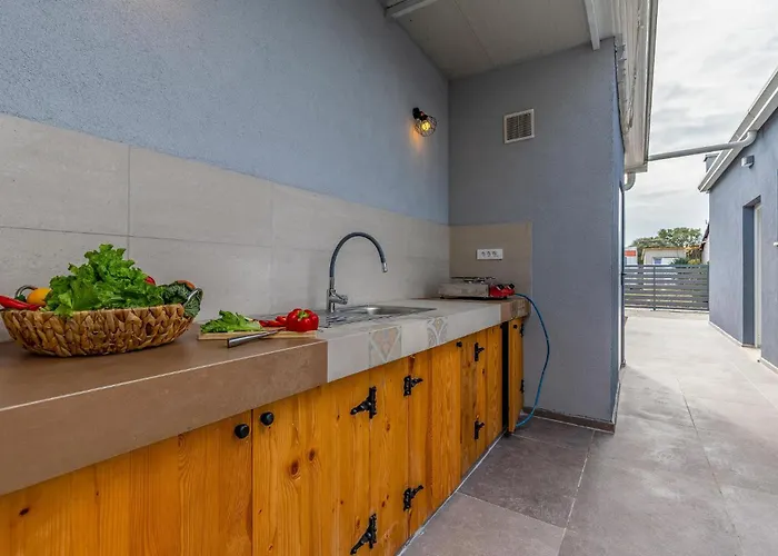 2 Bedroom Beautiful In 펜션 페로이