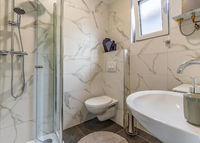 2 Bedroom Beautiful In 펜션 *