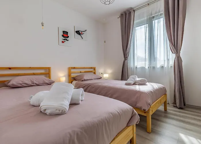 2 Bedroom Beautiful In 펜션 페로이